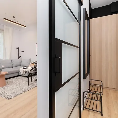 Apartament Atmospheric Near The Train Station By Renters *