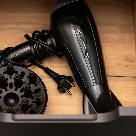 Atmospheric Near The Train Station By Renters Apartament *