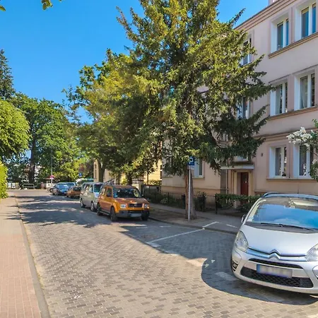 Atmospheric Near The Train Station By Renters Apartament