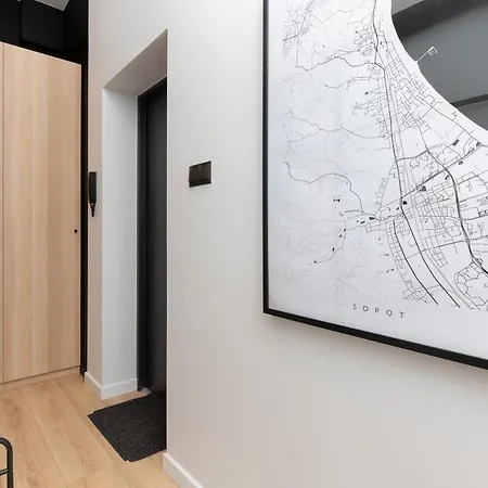 Апартаменти Atmospheric Near The Train Station By Renters *