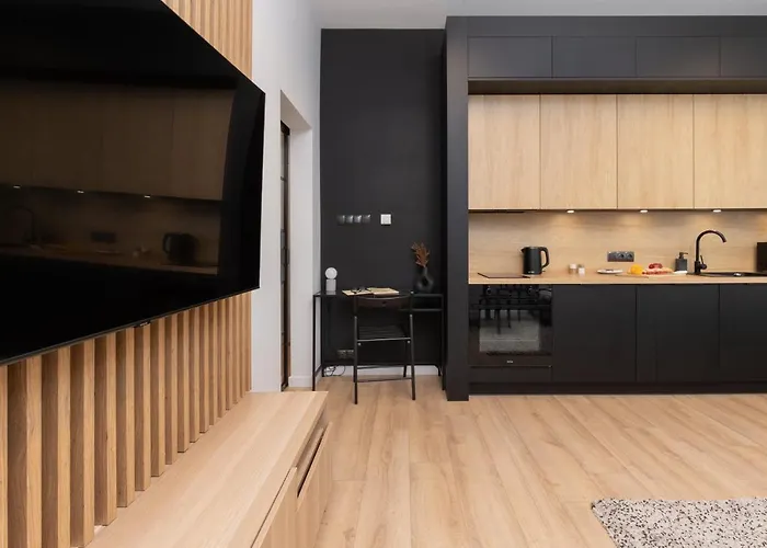 Atmospheric Near The Train Station By Renters Apartament