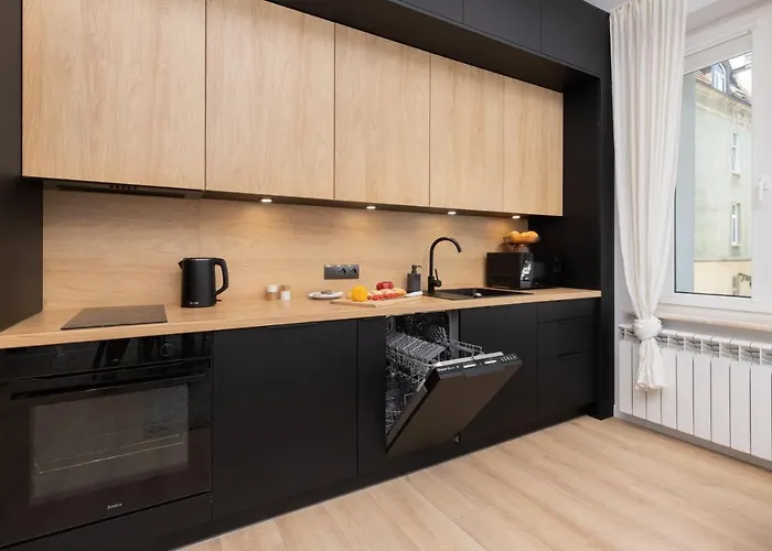 Atmospheric Near The Train Station By Renters Appartement *