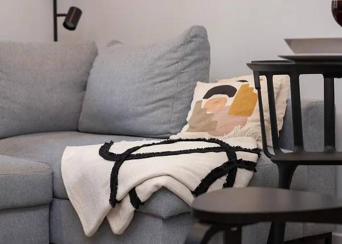 Apartament Atmospheric Near The Train Station By Renters *