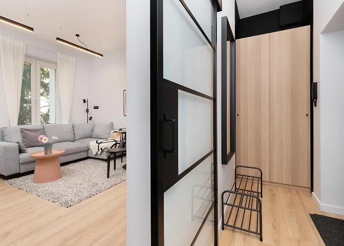 Apartament Atmospheric Near The Train Station By Renters *