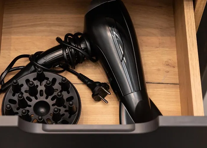 Atmospheric Near The Train Station By Renters Apartament *