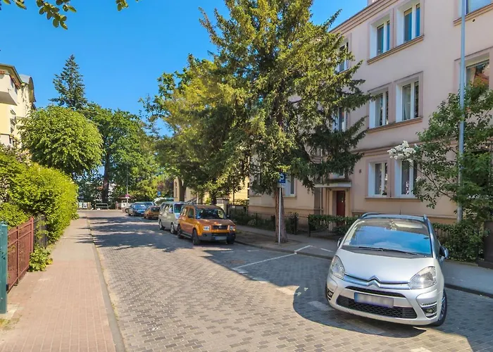 Atmospheric Near The Train Station By Renters Apartament